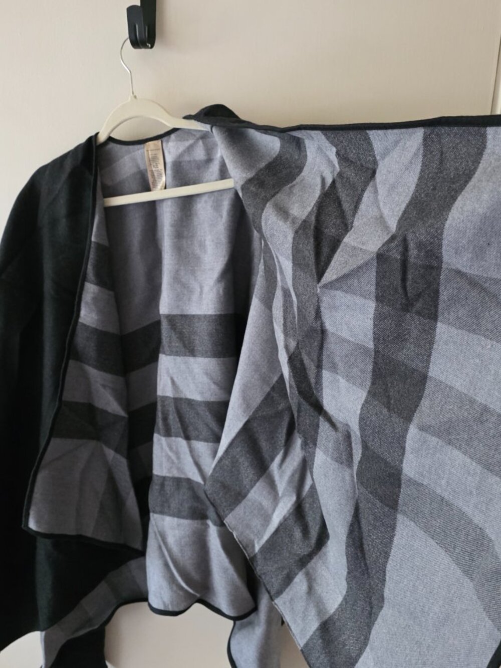 Burberry - Picture 6 of 16
